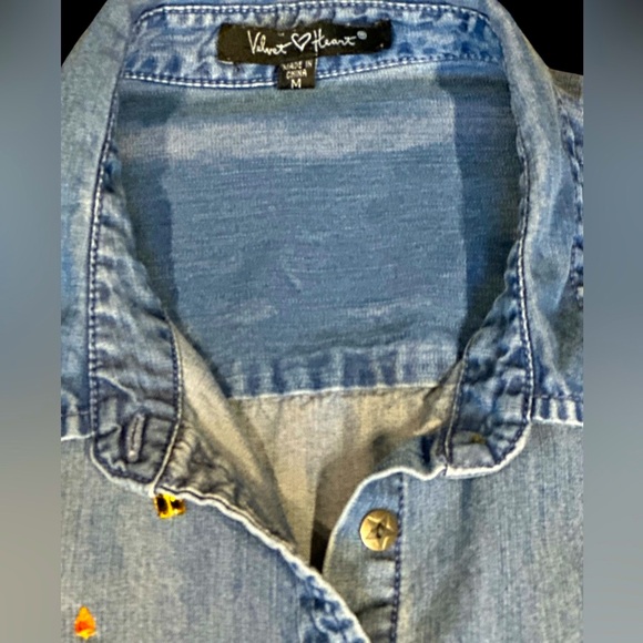 Velvet Heart Blouse with Embroidery and Embellishments. Size Medium - Picture 7 of 7